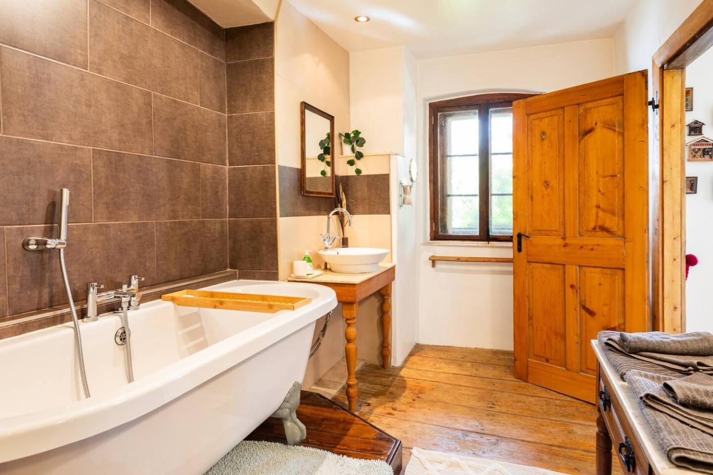 Holiday Home Katric Kamno Ngoại thất bức ảnh